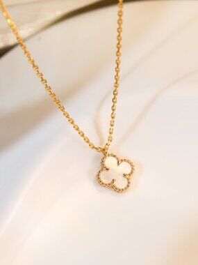 🤍 Van Cleef & Arpels White Necklace 🤍